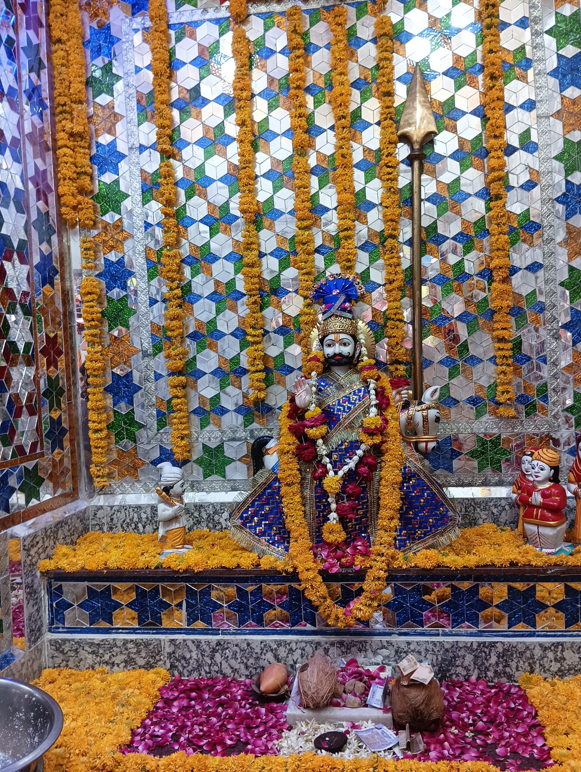 बाबा रामदेव जी लोकदेवता की प्रतिमा