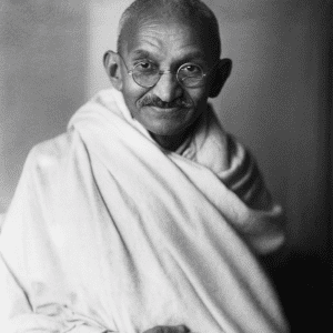 महात्मा गांधी का ब्लैक एंड व्हाइट पोर्ट्रेट – गांधी युग, सत्य और अहिंसा के प्रतीक